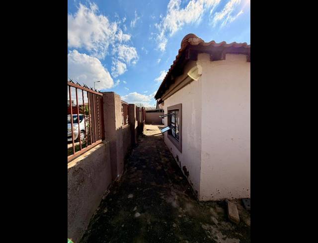 3 BEDROOM HOUSE FOR SALE IN OLIEVENHOUTBOSCH